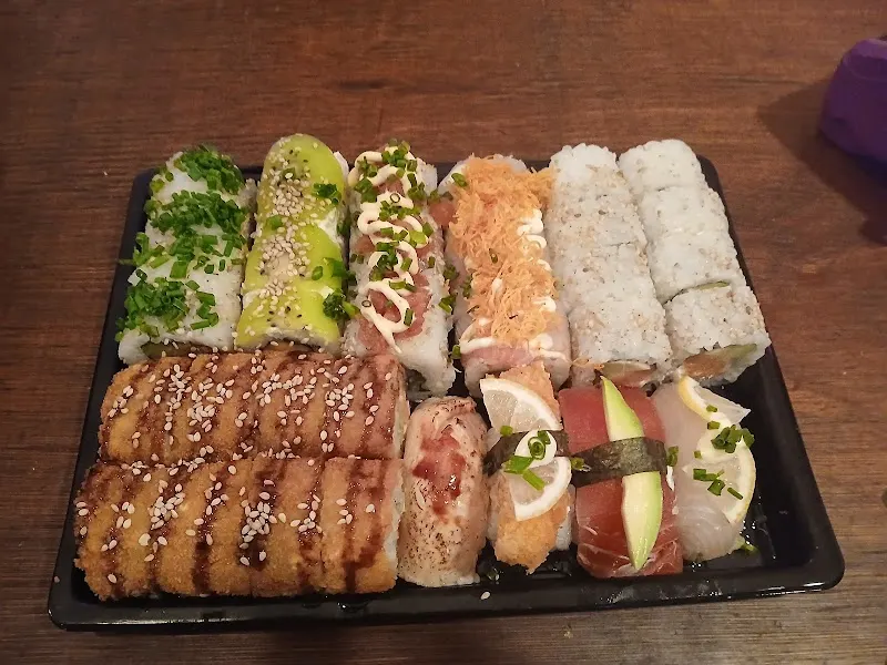 Roll de sushi de la casa