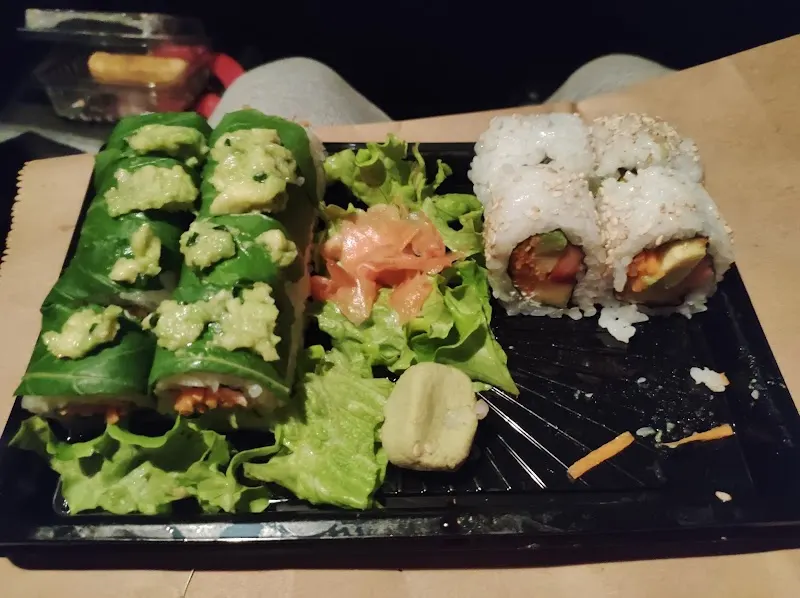 Roll verde envuelto en hojas