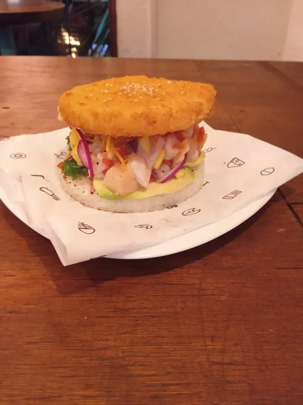 Sushi burger de mariscos